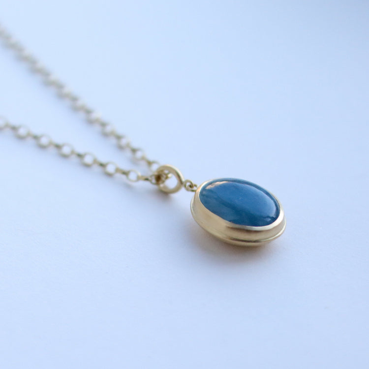 18ct yellow gold aquamarine cabochon brushed gold egg shaped oval domed pendant on belcher chain paper shot